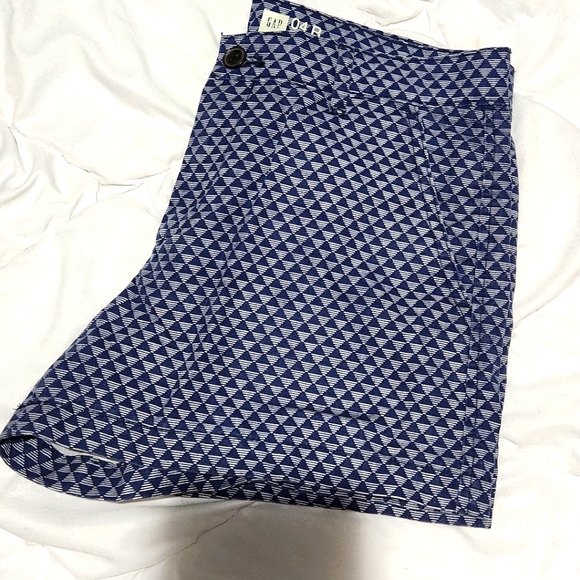 Gap blue and white shorts with 4 pockets. - Picture 7 of 7